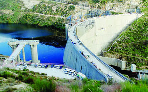 Ministro diz que venda das barragens da EDP é negócio 'societário' através de concessão que é do Estado