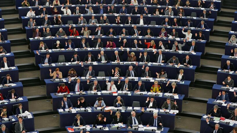 Parlamento Europeu fixa quota de 20% nas vendas de carros eléctricos em 2025