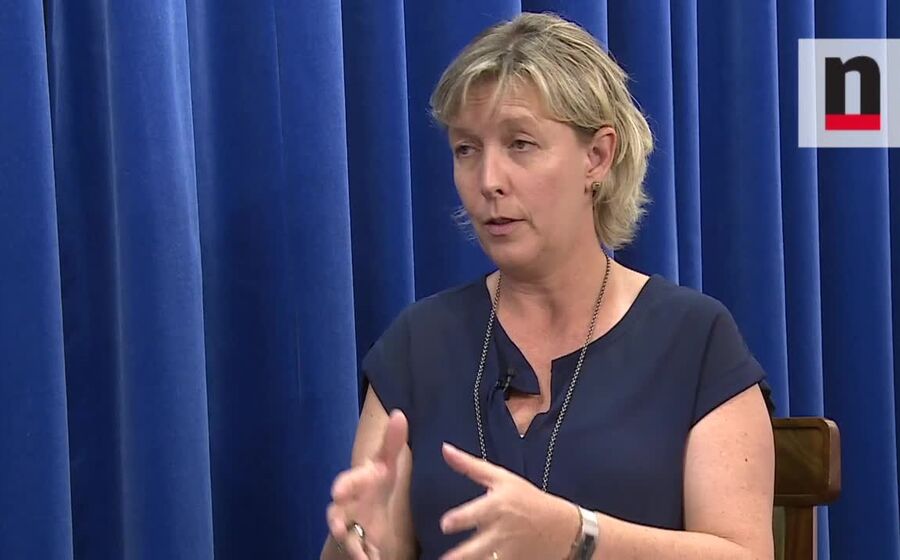 Maria Luís Albuquerque: 'Repor rendimentos mais rápido leva a subir impostos'