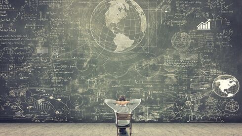 Mestres e pós-graduados tentam abrir portas no mercado de trabalho