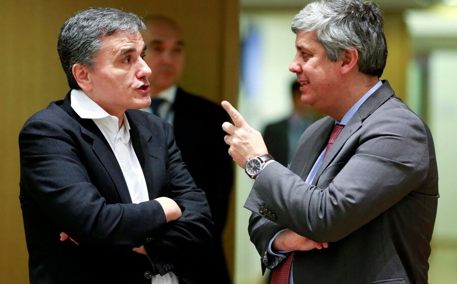 A reta final do terceiro resgate à Grécia já passa pelas mãos do novo presidente do Eurogrupo. Oito anos depois, os gregos conseguiram uma 'saída limpa', ainda que com uma almofada financeira que cobre as necessidades de dois anos e com a monitorização trimestral apertada da Comissão Europeia.