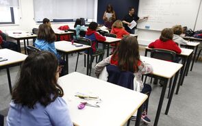 Covid-19: PEV quer mais professores e auxiliares nas escolas
