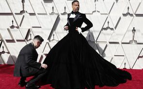 Quem é o homem que revolucionou a passadeira vermelha? 