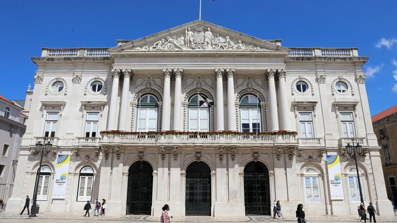 Câmara de Lisboa aprova aquisição e distribuição de computadores a alunos