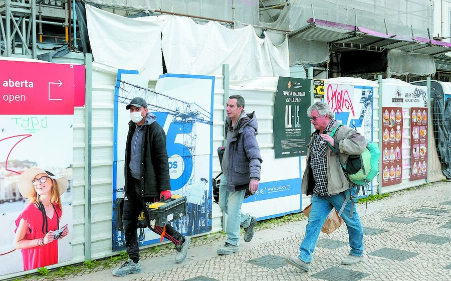 O setor da construção diz que continuar a trabalhar em segurança sustenta as empresas agora e prepara-as para responder à retoma da economia.