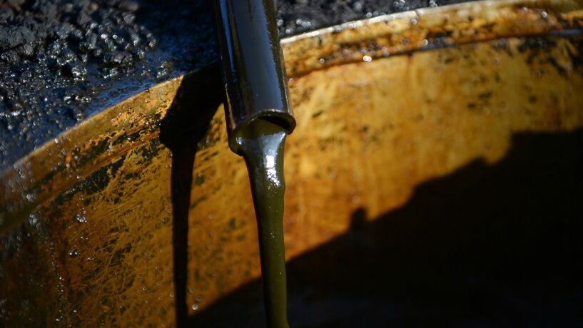 OPEP+ acorda prolongar corte da produção por mais um mês