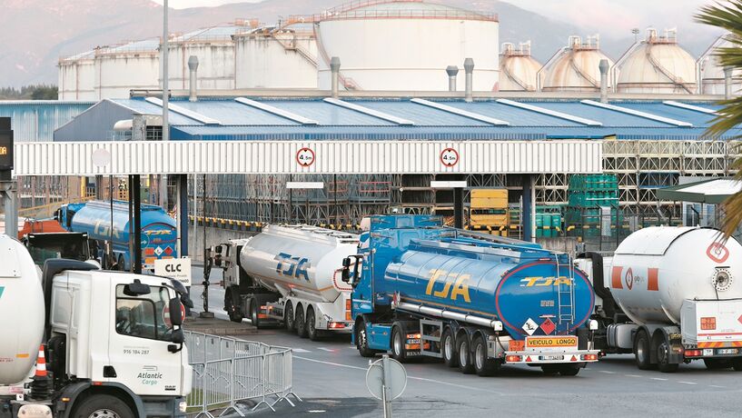 Armazéns são o novo ouro do petróleo. Portugal tem 90% dos depósitos cheios