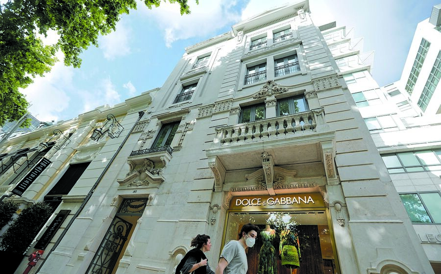 A primeira loja da marca de luxo italiana em Portugal situa-se no n.º 180 da Av. da Liberdade, em Lisboa.