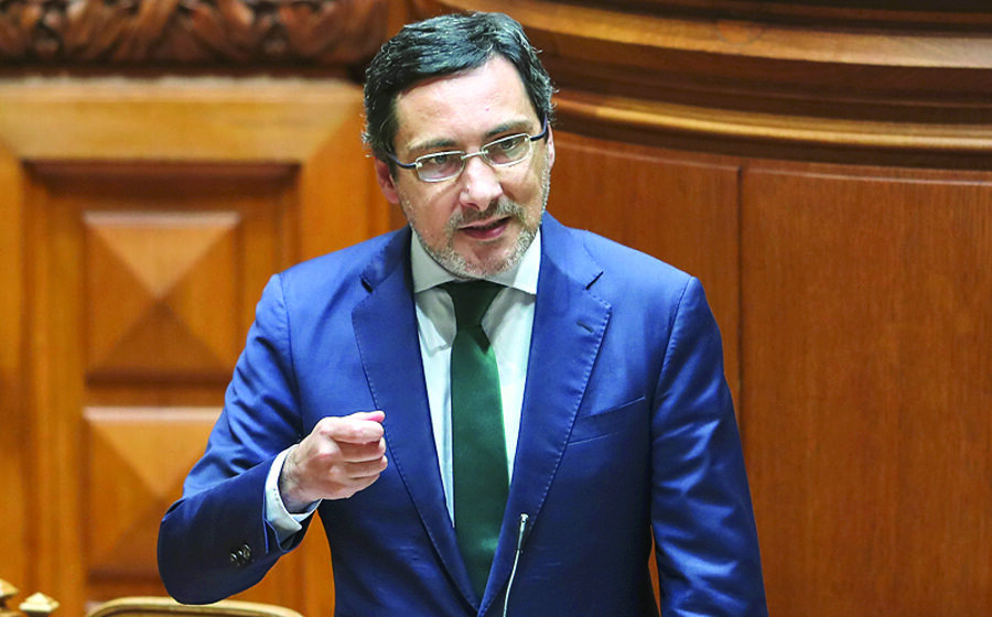 António Mendonça Mendes optou por estender por mais três meses o benefício fiscal por doações às EPE.