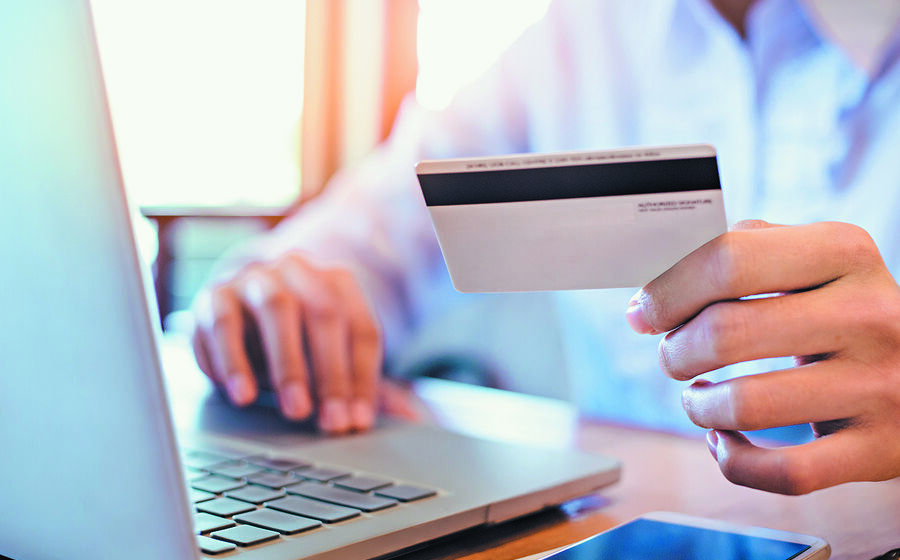 A autenticação nas compras online terá de ser feita através de palavra-passe, mensagem para o telemóvel ou impressão digital, por exemplo.
