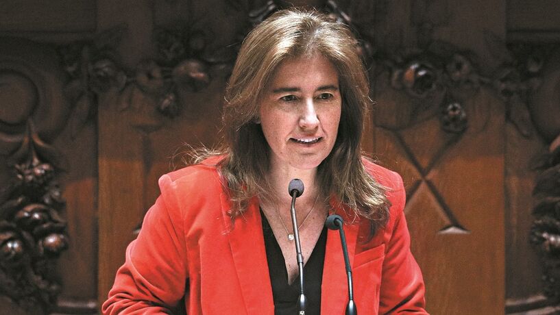 Apoio às empresas em 'lay-off' diferenciado em função da quebra de faturação