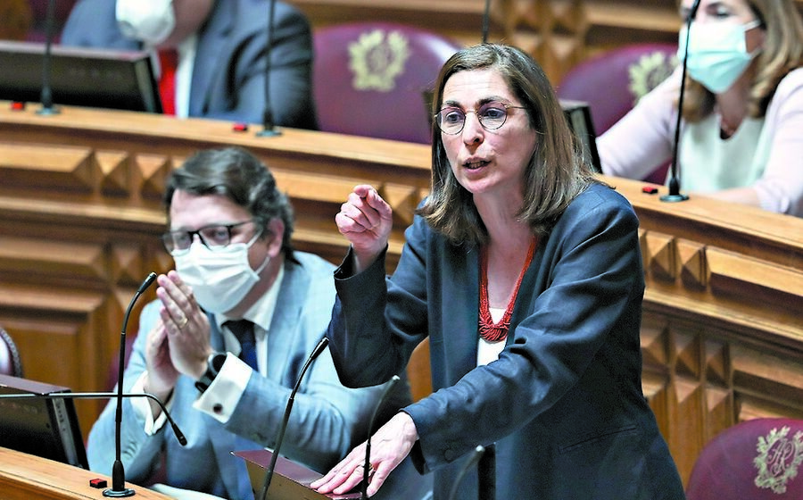 O projeto de lei é assinado pela líder parlamentar do PS, Ana Catarina Mendes, e mais quatro deputados.