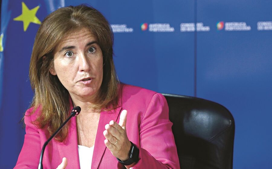 A ministra do Trabalho tem sublinhado que as medidas estão a servir para tra var desemprego. Tudo depende do vínculo e da forma de gerir as saídas.