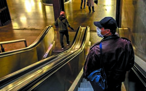 Dívida pública cai em setembro mas sobe para 130% do PIB no terceiro trimestre