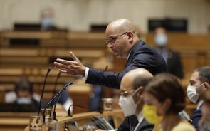 Orçamento aguenta novo recuo do PIB mas apoios não