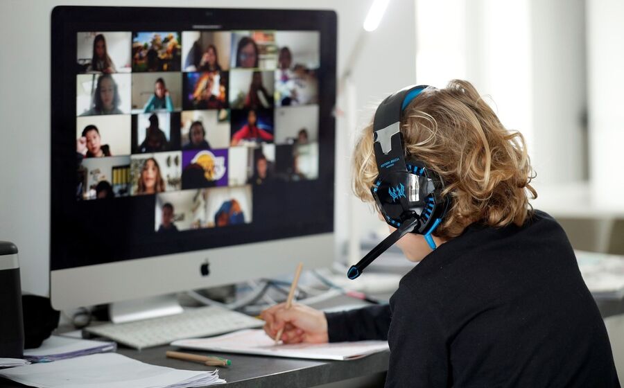 Vodafone e Tabaqueira dizem, por exemplo, que limitaram nas pontes as reuniões em teletrabalho.