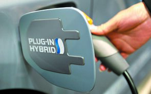 Um em cada 8 carros vendidos em novembro foi um híbrido plug-in