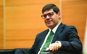 Governo bate à porta de 30 farmacêuticas para investir em Portugal