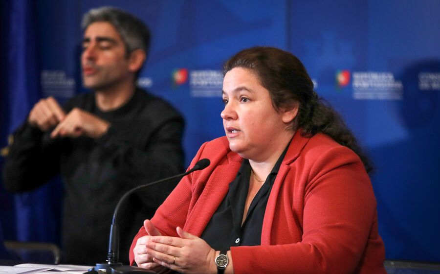 A ministra prevê encurtar os concursos em cerca de quatro meses. Duração média não é conhecida.