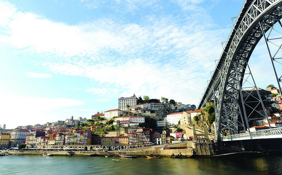 Os munícipes do Porto deverão deixar de pagar IVA sobre o serviço de saneamento de águas residuais e recolha de re síduos urbanos.