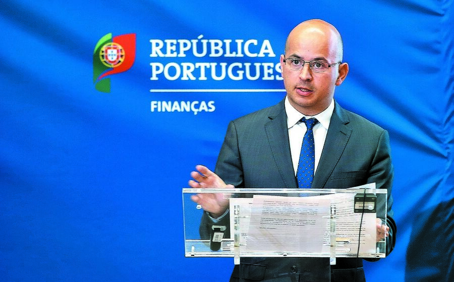 João Leão, ministro das Finanças, prometeu no Parlamento não retirar os apoios à economia demasiado cedo.