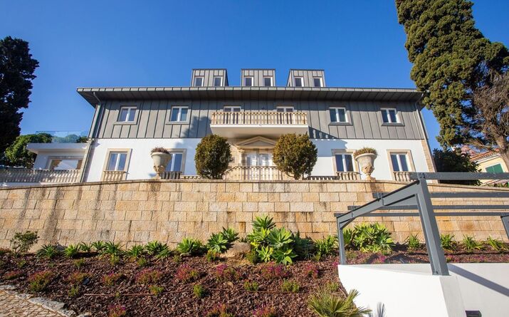 3. Moradia apalaçada no Monte Estoril